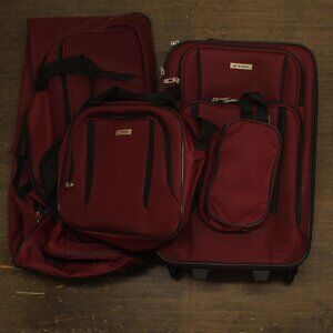 NEW Tag Freehold 4-Piece Softside Spinner Luggage Set Burgundy Red 4-Piece